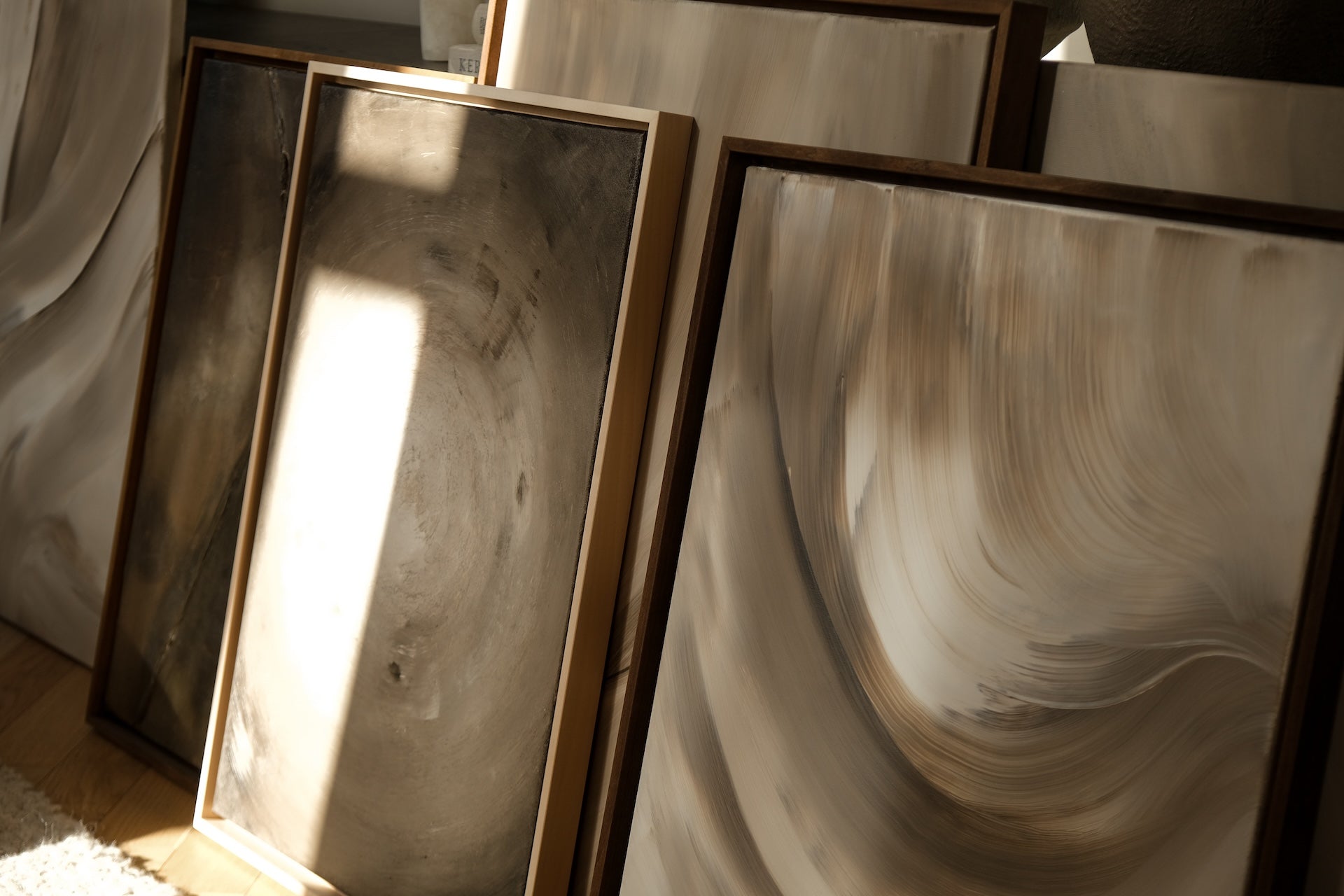 Collage verschiedener handgemalter Leinwandbilder aus der Kunst Kollektion